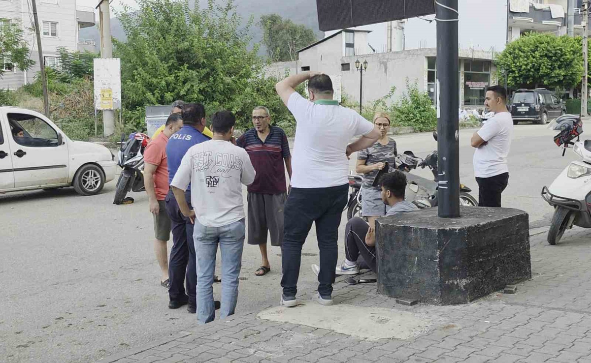 Payas\'ta 2 motosiklet çarpıştı, genç sürücü yaşlı adama \'Dayı öyle yola çıkılır mı\' dedi