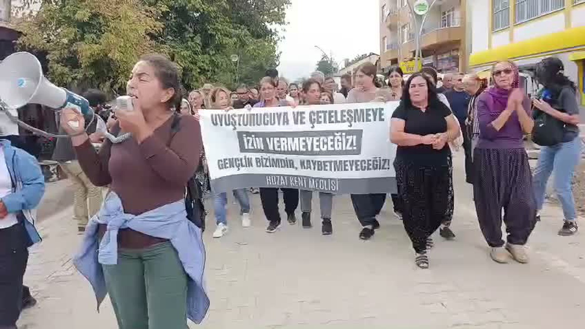 Hozat Kent Meclisi uyuşturucuya ve çeteleşmeye karşı yürüyüş yaptı, saldırıyı kınadı