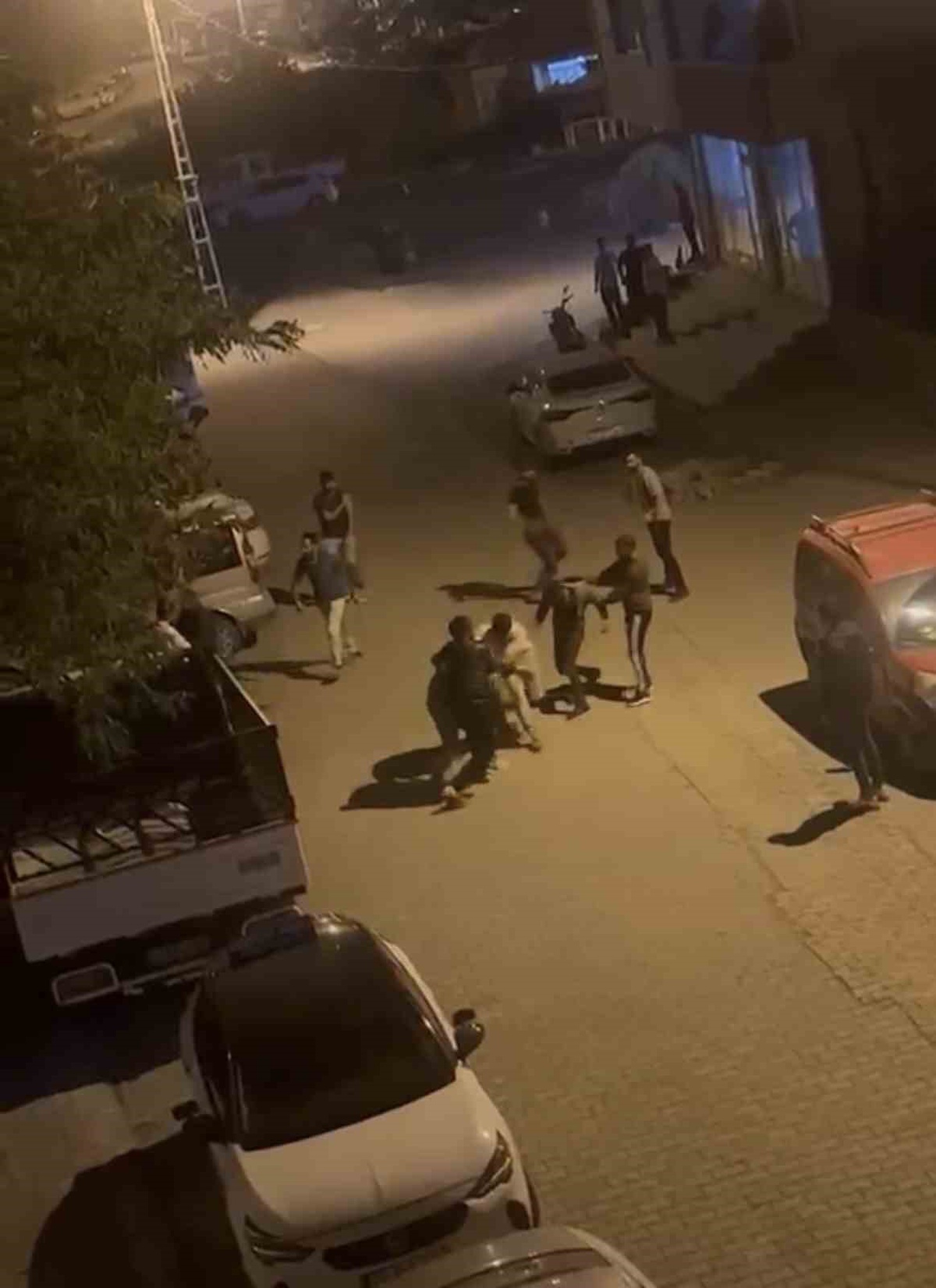 Iğdır Tuzluca\'da 20 kişinin karıştığı sopalı kavgada 3 kişi yaralandı