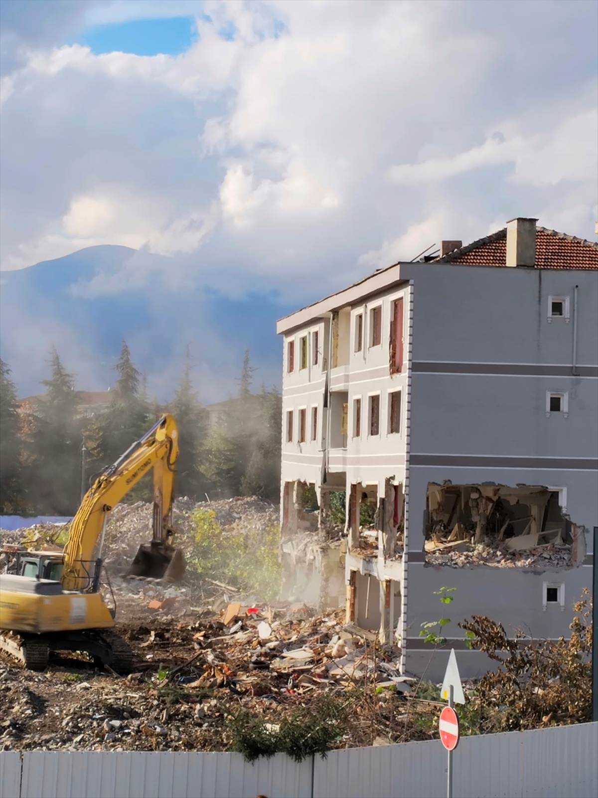 İnegöl Belediye Başkanı Taban, 1999 öncesi yaklaşık 13 bin yapı olduğunu söyledi