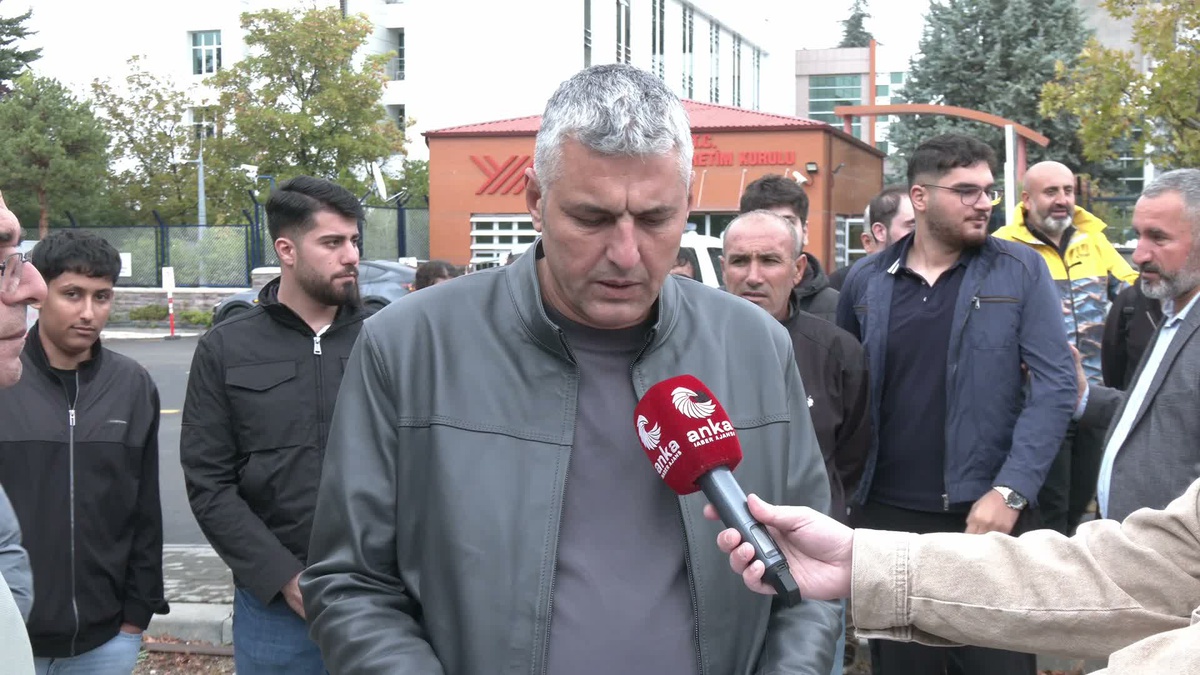 İran\'daki Türk öğrenciler ve ailelerinden YÖK önünde çözüm talebi