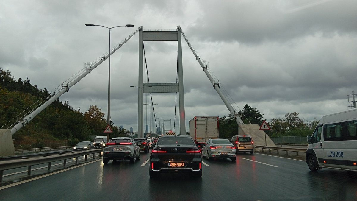 İstanbul\'da sağanağın ardından trafik kilit