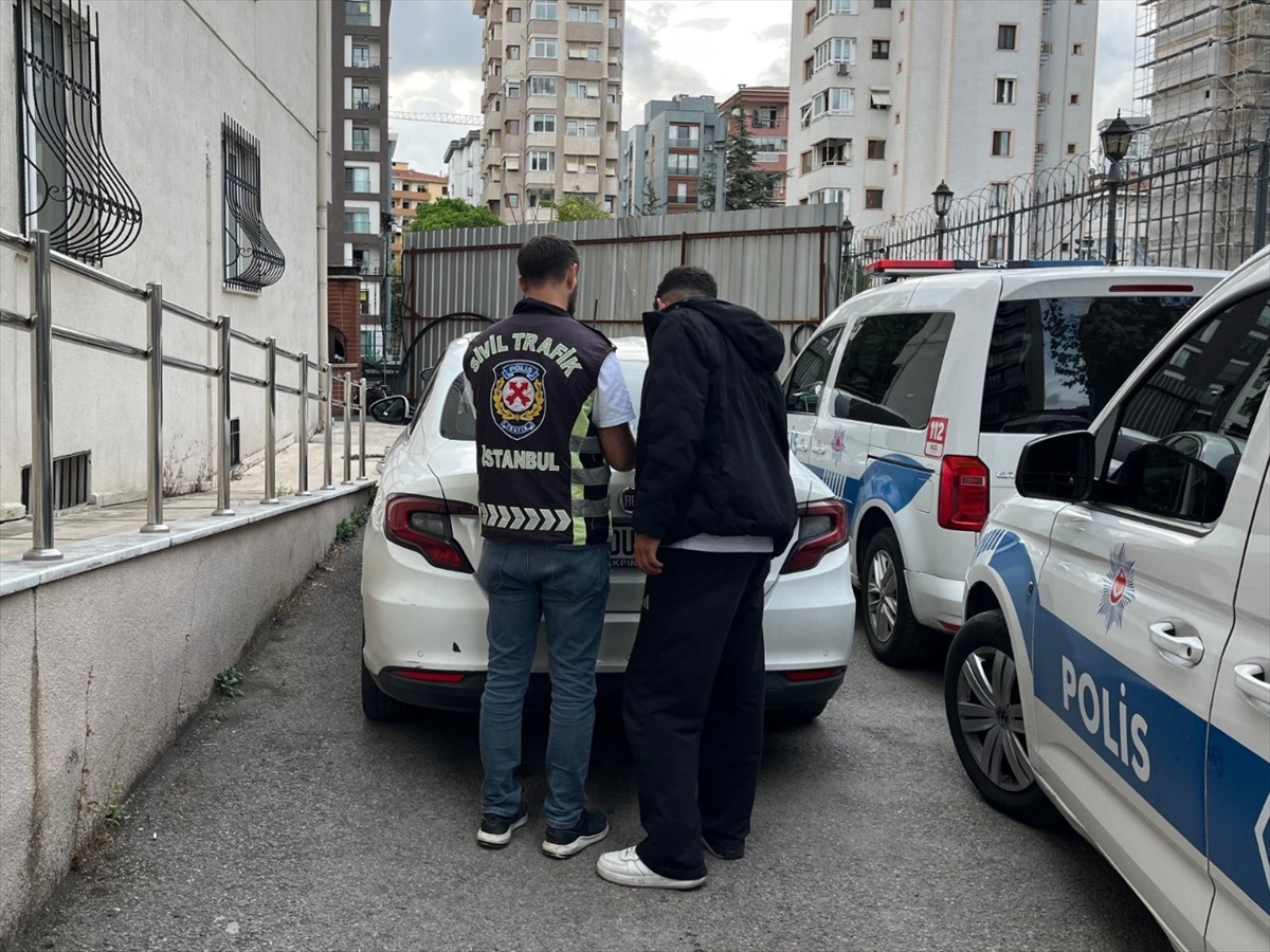 İstanbul\'da araç dışında yolcu taşıyan sürücüye 14 bin 719 lira ceza kesildi