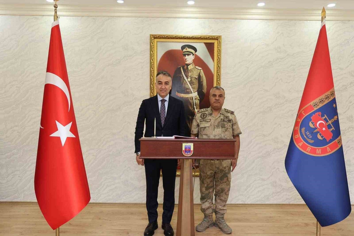 Karabük Valisi Çağatay, yeni atanan emniyet müdürü ve komutana iade-i ziyaret yaptı