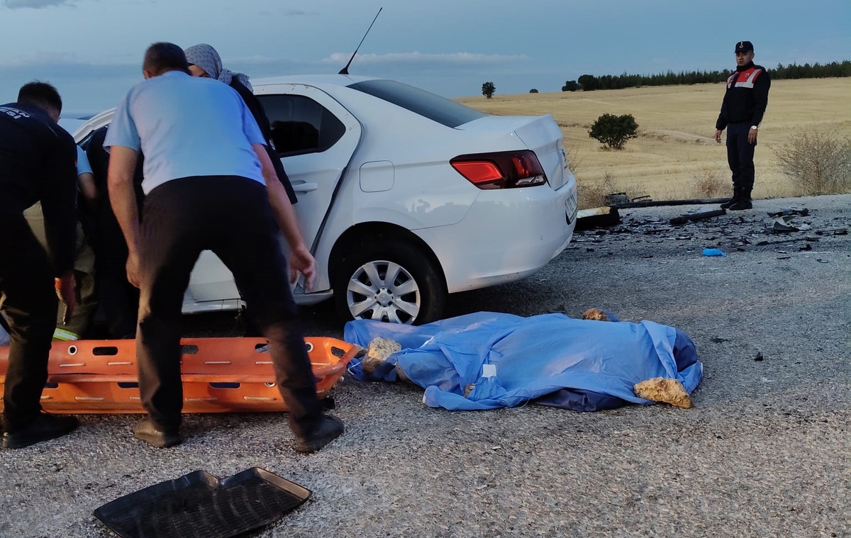 Mutluluk yolculuğu acıyla bitti! Düğün konvoyunda 2 kişi öldü