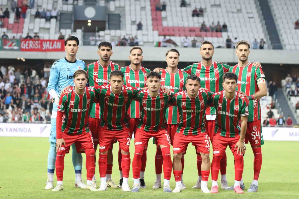 Karşıyaka ilk 4 haftada 2 beraberlik 2 mağlubiyet aldı, Basatemür istifa etti