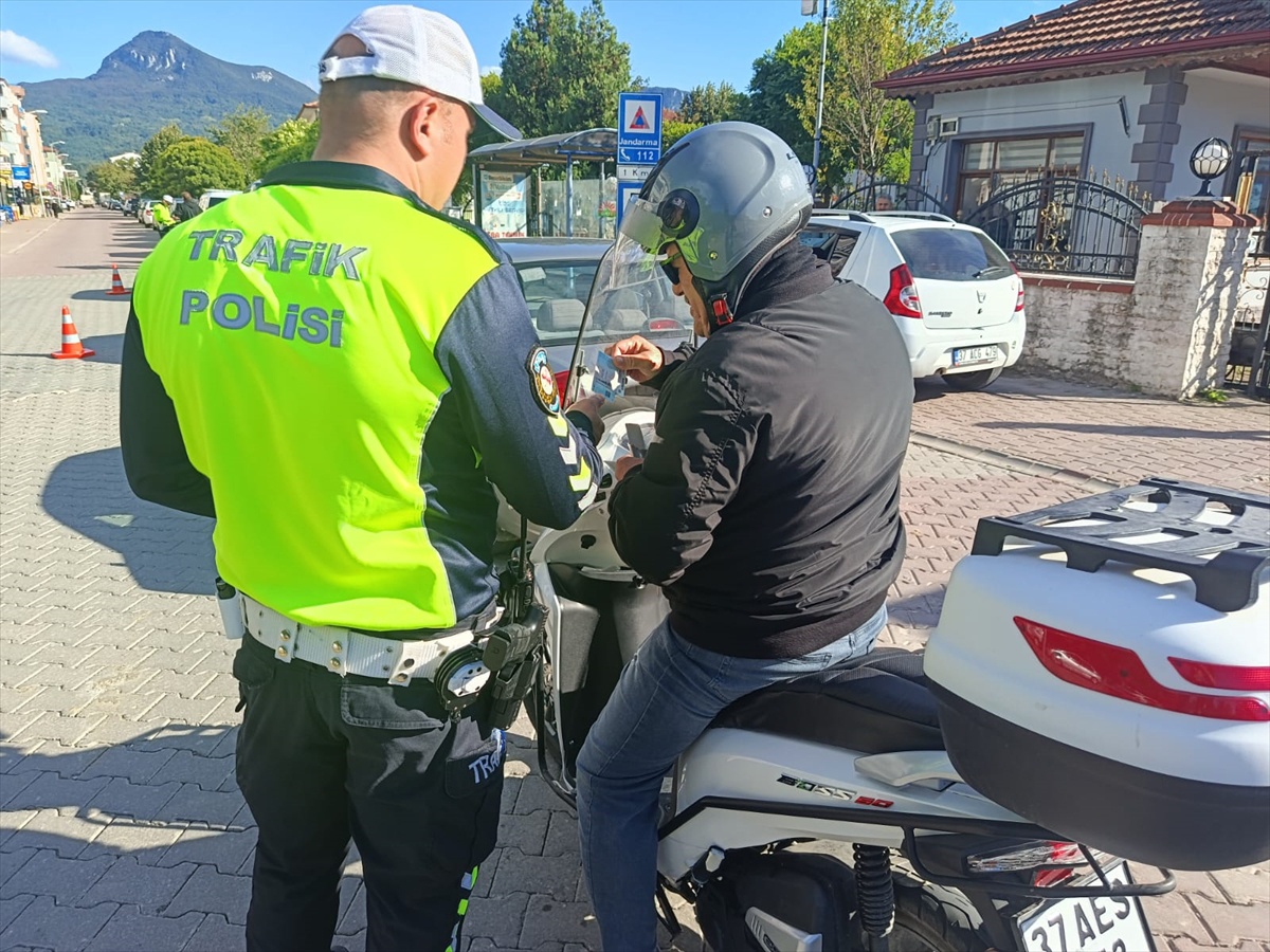 Kastamonu Cide\'de asayiş uygulamasında 690 kişi sorgulandı, 7 araca ceza kesildi