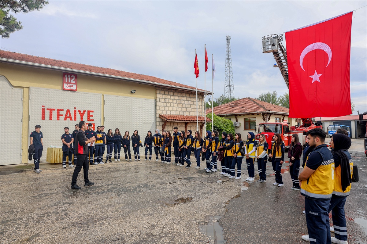 Kastamonu Taşköprü\'de İtfaiye Haftası\'nda öğrencilere ekipman tanıtımı yapıldı