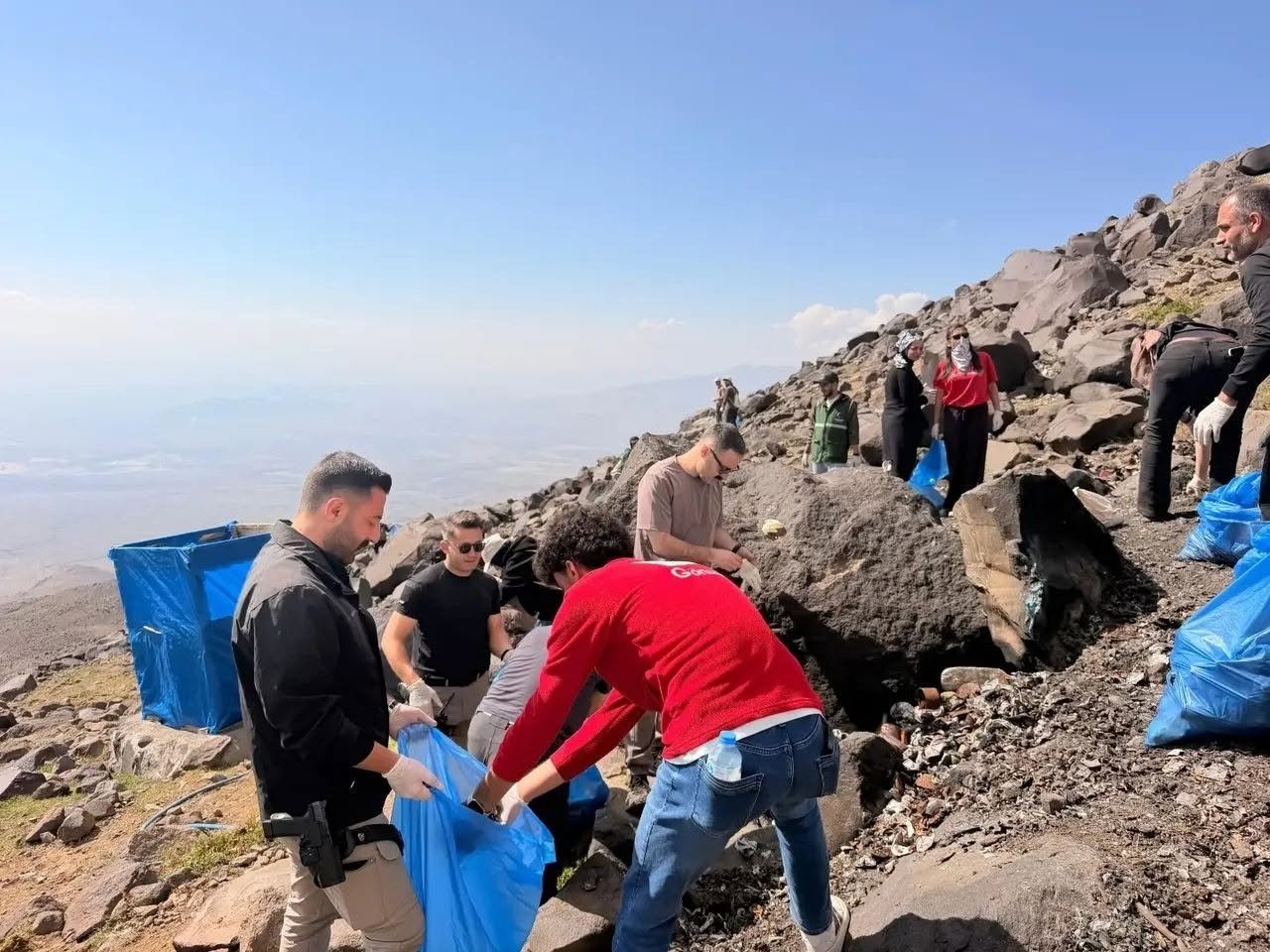 Yeşilay ve SERKA, Ağrı Dağı'nda 3 bin 200 rakımda farkındalık çalışması yaptı