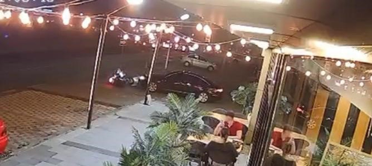 Kayseri Kocasinan\'da duran otomobile çarpan motosiklet sürücüsü yaralandı