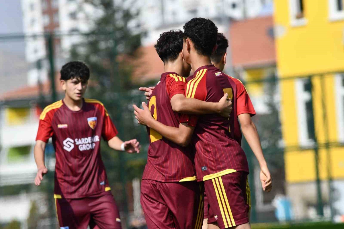 Kayserispor U15, evinde Mersin Terspor\'u 6-1 yenerek sezonun ilk galibiyetini aldı