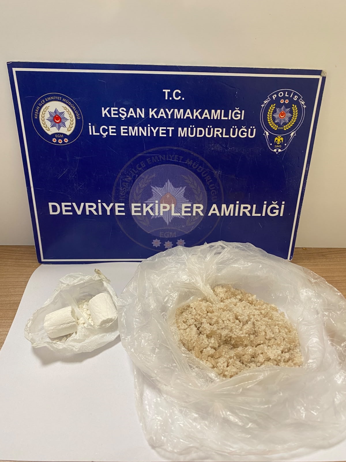 Keşan\'da takside metamfetamin ve kokain ele geçirildi, 2 şüpheli tutuklandı