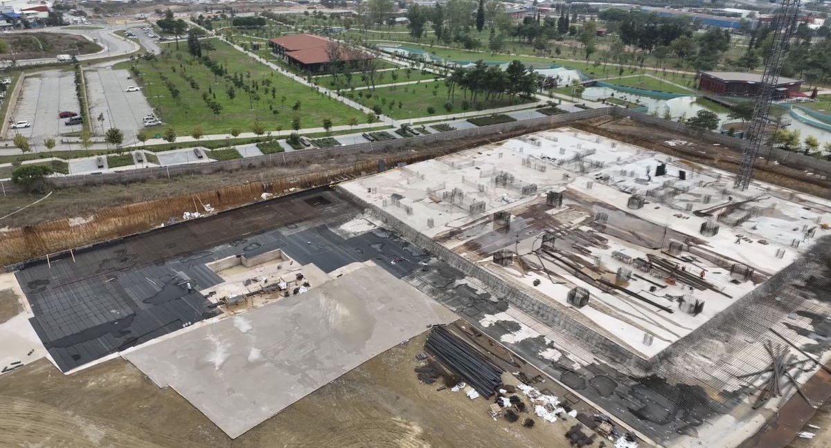 Kocaeli Büyükşehir\'in Gebze Millet Bahçesi\'ndeki cami projesinde inşaat sürüyor