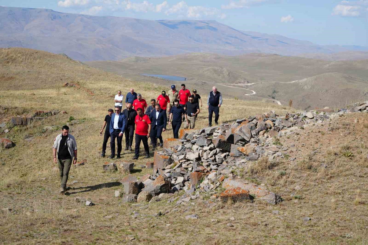 Macera Off-Road Ekibi ve Vali Baruş Bayrak Tepe’de: "Ecdadımızın mirasına sahip çıkalım"