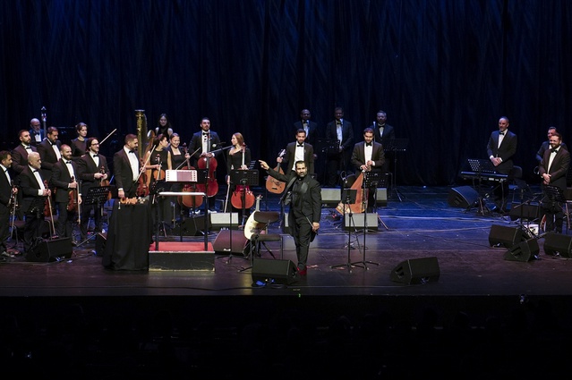 National Arab Orchestra, AKM'de Filistinli sanatçı Nai Barghouti'ye eşlik etti