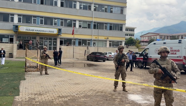 Osmaniye'de edebiyat öğretmeni okul bahçesinde yeğeni tarafından vurularak öldürüldü