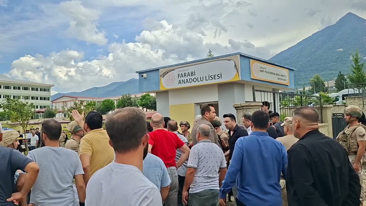 Osmaniye\'de edebiyat öğretmeni Mehmet Bilgili, yeğeninin silahlı saldırısında öldü