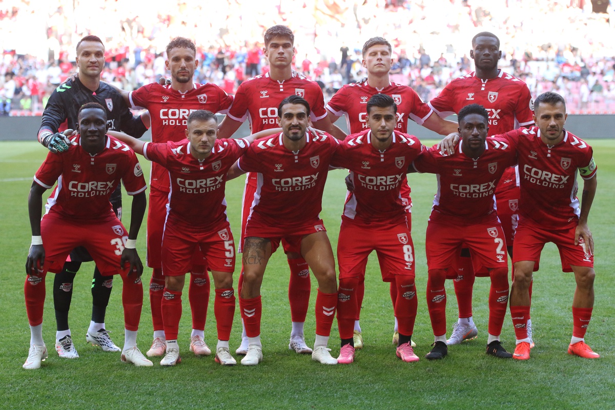 Samsunspor\'da Fuat Çapa, sakatlık olmazsa Trabzonspor maçında tam kadro bekliyor
