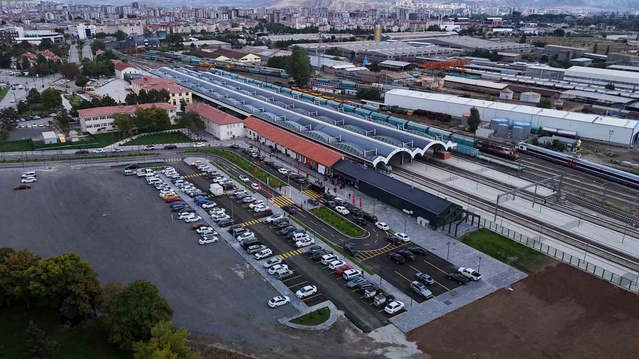 Sivas'ta 75 milyon TL'lik yeni YHT gar binası törenle açıldı