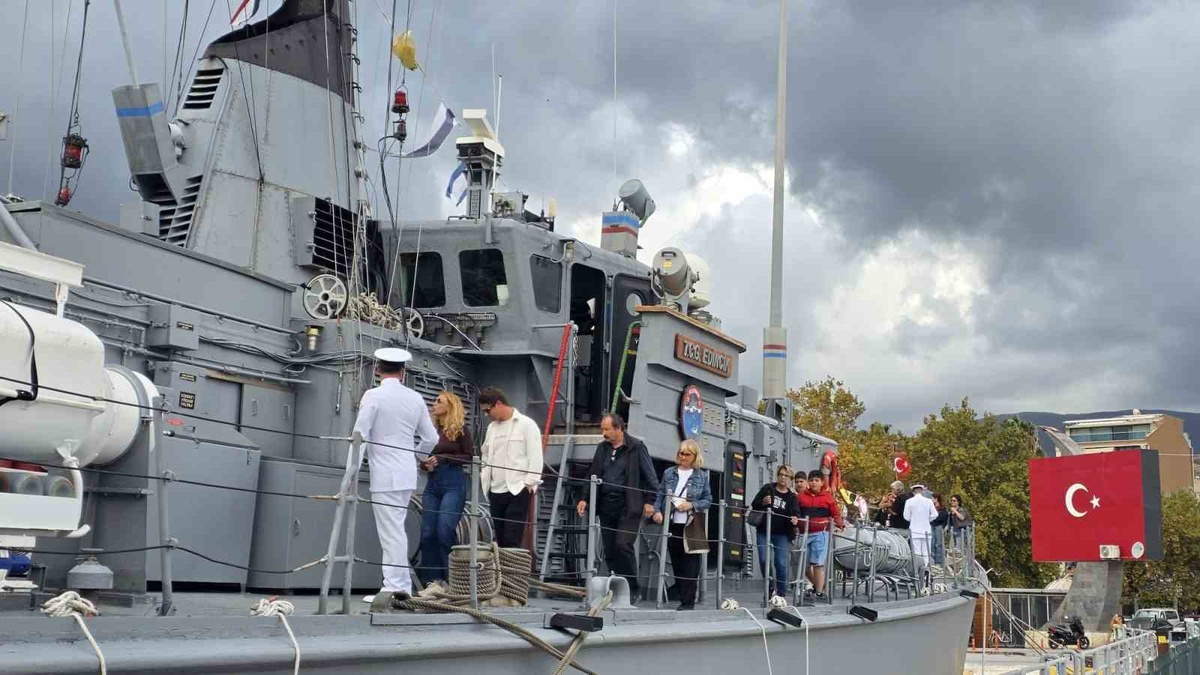 Erdek Limanı\'nda TCG Edincik\'i ziyaret edenler mayın avlama sistemlerini inceledi