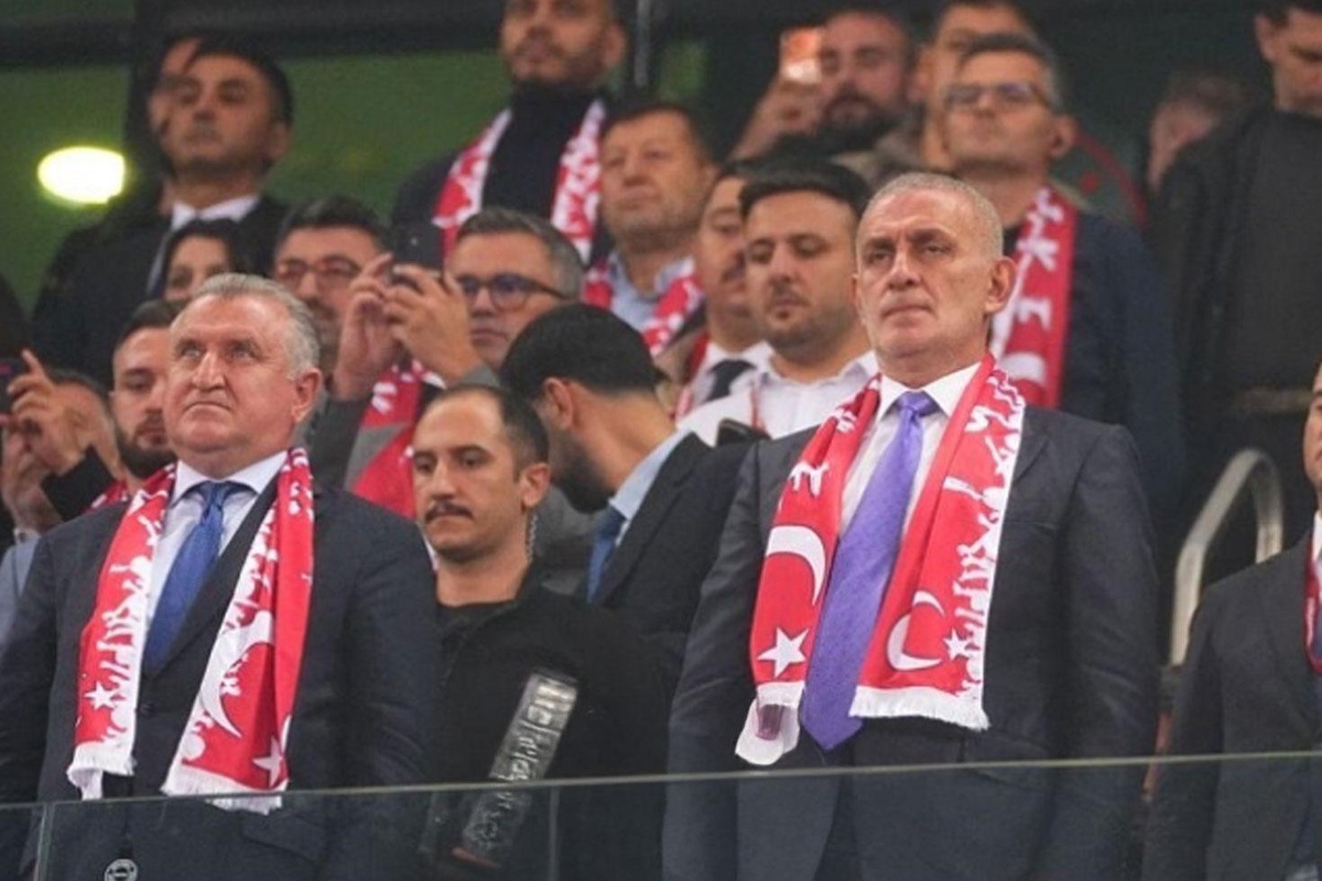 TFF Başkanı İbrahim Hacıosmanoğlu, \'\'istifa\'\' tezahüratlarına dayanamadı