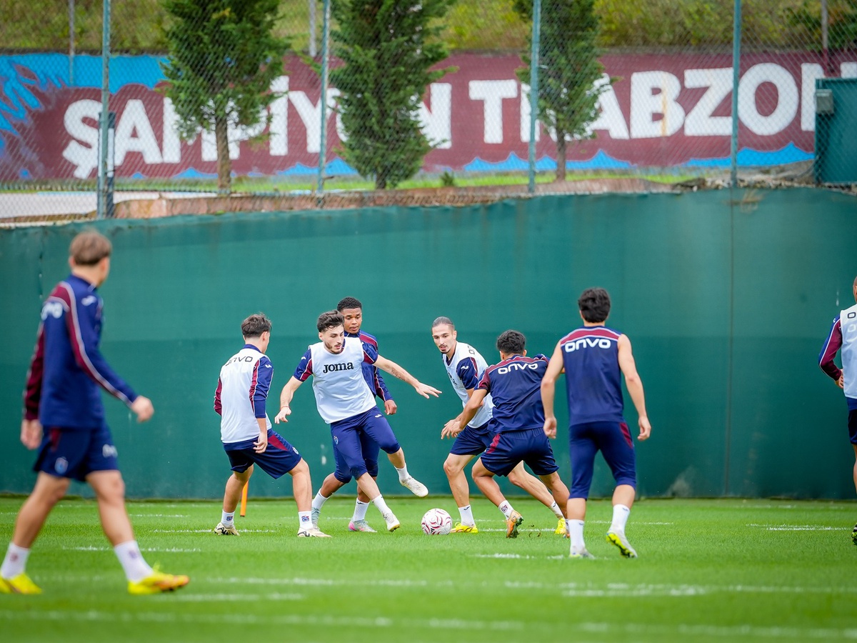 Trabzonspor, Samsunspor maçı hazırlığında antrenmanı çift kale maçla tamamladı