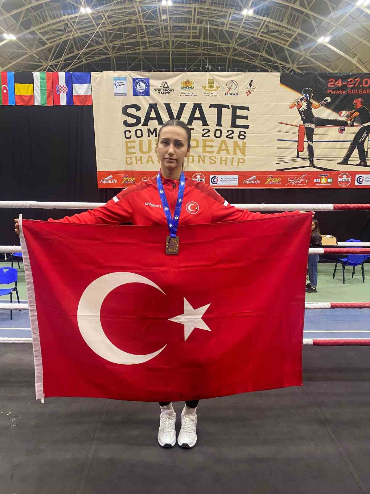 Kütahya Ahmet Arabacı Spor Kulübü sporcusu Elif Kaya, 70 kiloda Avrupa ikincisi oldu
