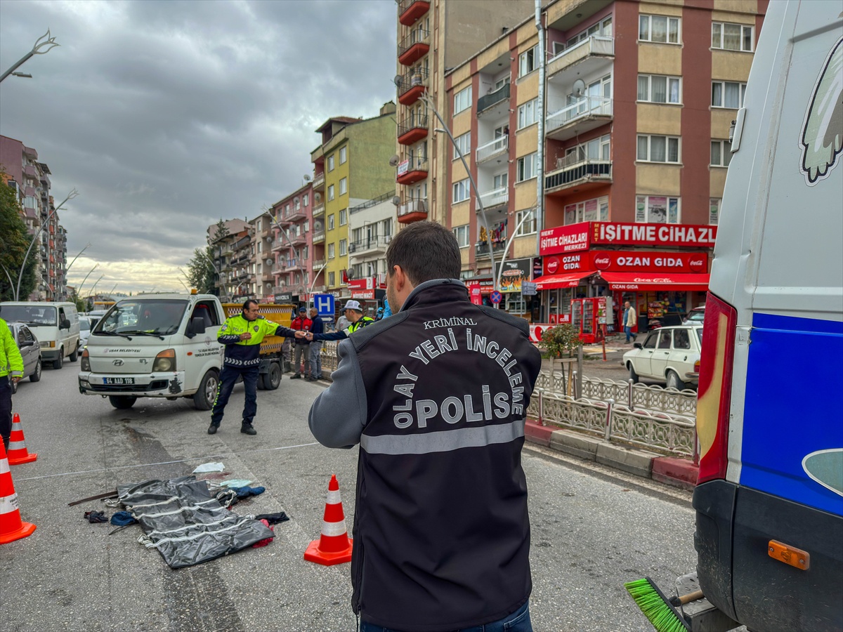 Uşak\'ta 74 yaşındaki yayaya tır çarptı, yaya ağır yaralandı; sürücü gözaltına alındı