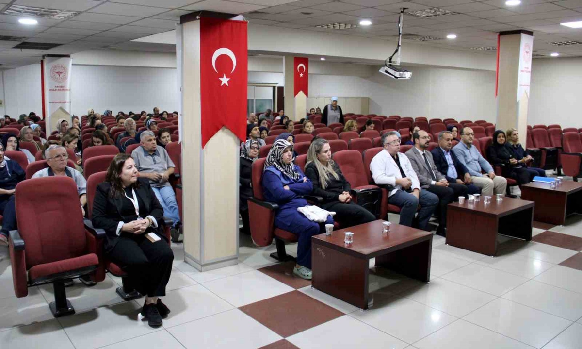 Kayseri Devlet Hastanesi personeline Dünya Kuduz Günü\'nde kuduz eğitimi verildi