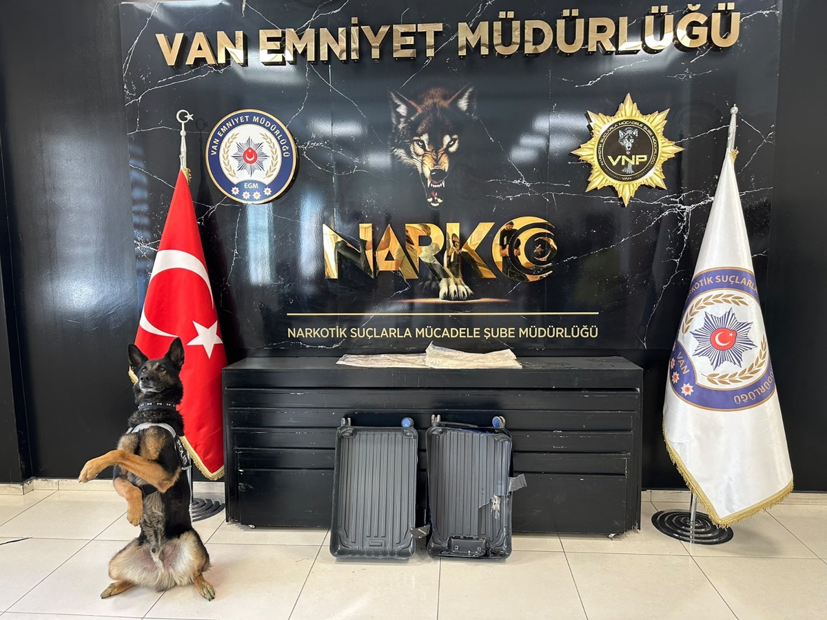 Van\'daki havalimanında 2 kilo 100 gram uyuşturucu ele geçirildi, şüpheli tutuklandı