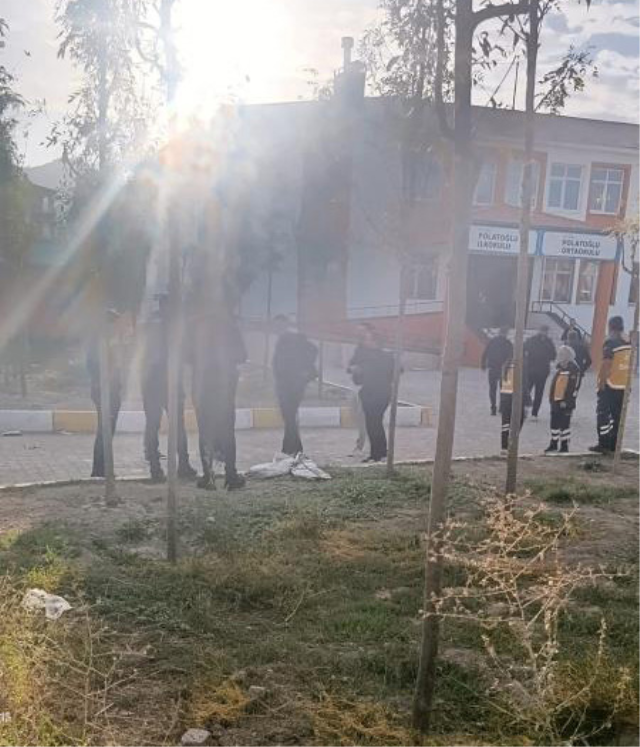 Van'da korku dolu anlar! Kız öğrenci okula pompalı tüfekle geldi