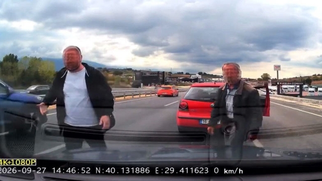 Yol kesen sürücü ve yanındaki şahıs, bedelini ağır ödedi