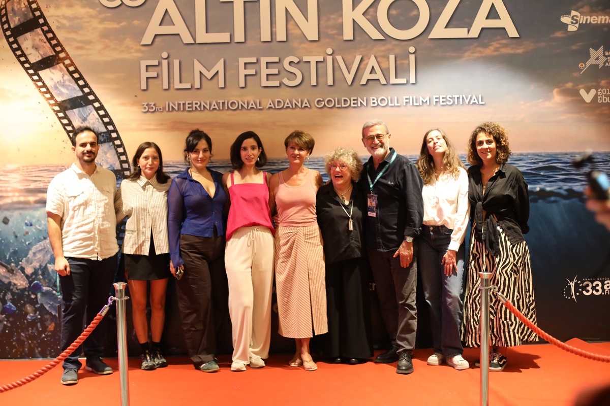 Altın Koza\'da Ulusal Yarışma \'Karanlıkta Islık Çalanlar\' ve \'MUTTER\' ile başladı