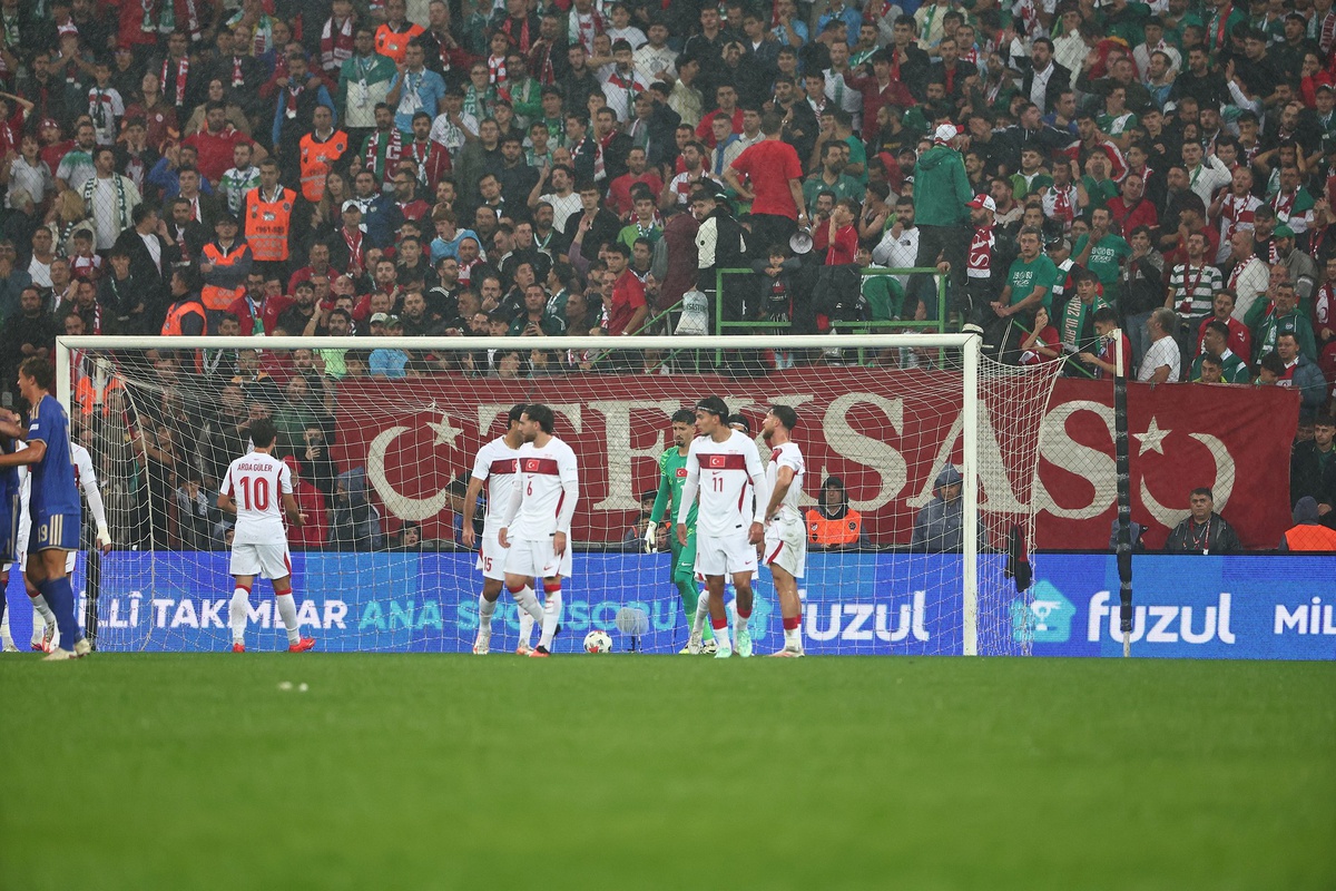 A Milli Takım İtalya\'ya 4-1 yenildi, Hacıosmanoğlu ve Montella istifaya çağrıldı