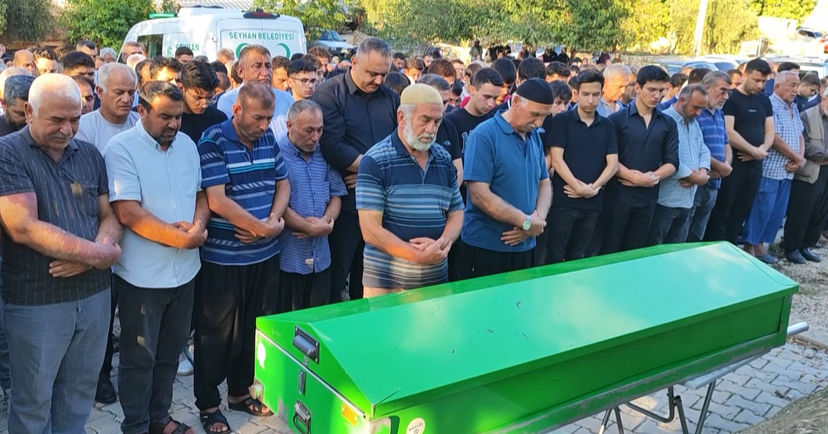 Adana Kozan\'da otomobile çarpan motosiklet sürücüsü son yolculuğuna uğurlandı