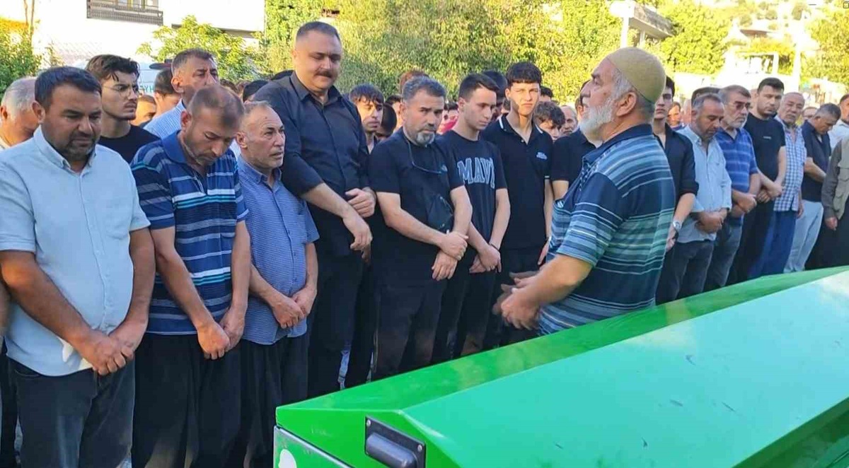 Adana Kozan\'da kazada ağır yaralanan 17 yaşındaki çocuk hayatını kaybetti