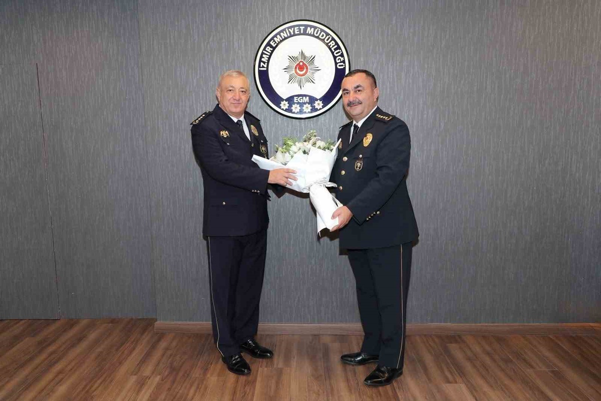 İzmir İl Emniyet Müdürlüğü görevi törenle Celal Sel\'den Ahmet Arıbaş\'a devredildi