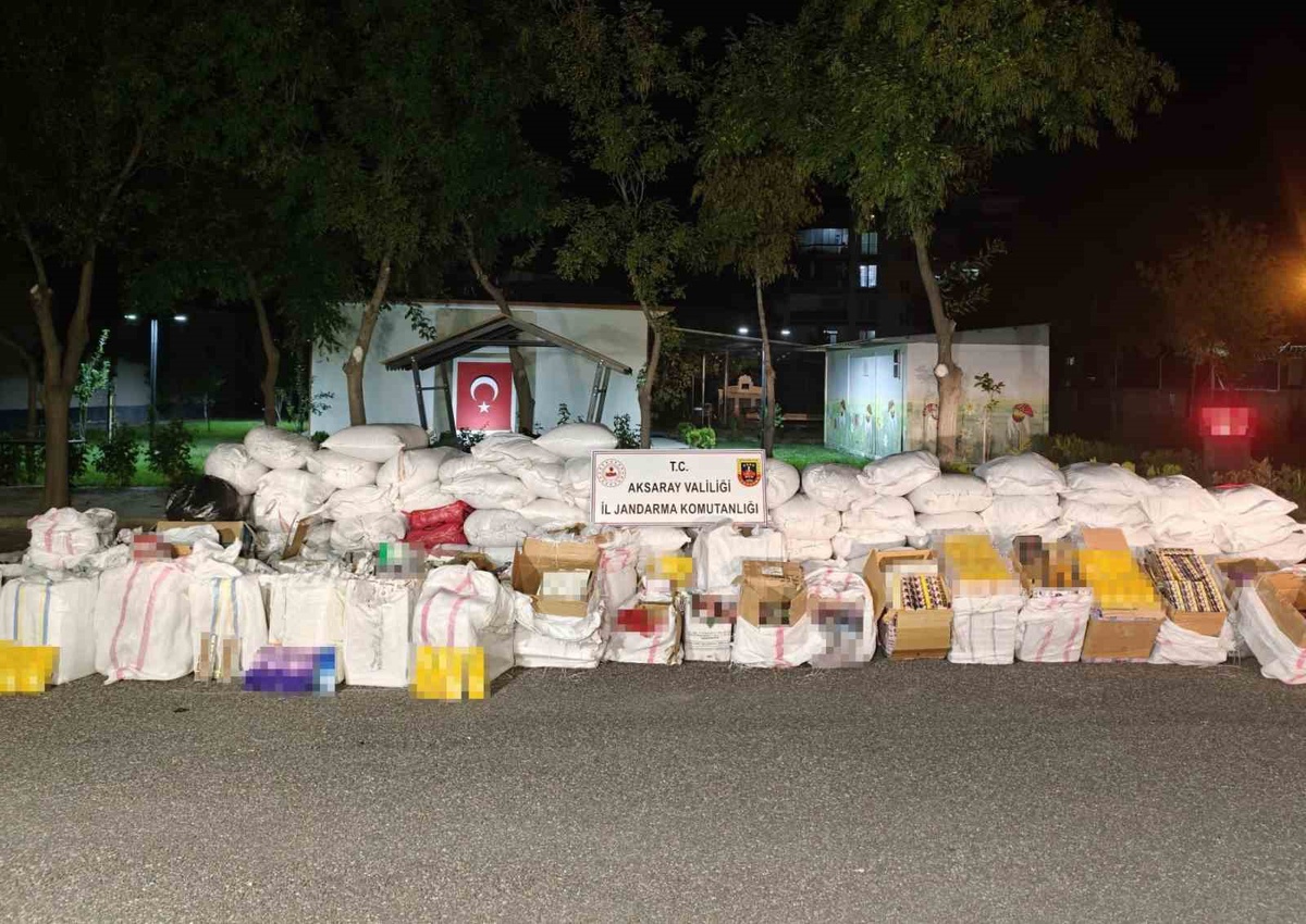 Aksaray\'da durdurulan tırda 5,5 milyon liralık kaçak sigara ve tütün ele geçirildi