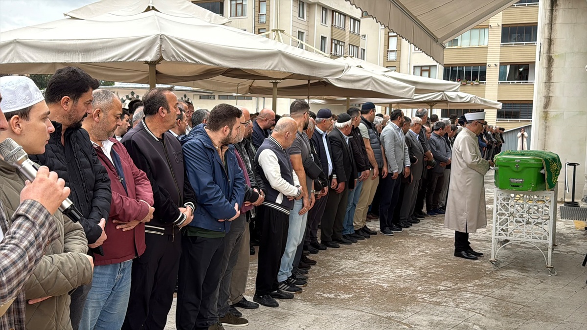Bartın\'daki kazada ölen minibüs sürücüsü Safranbolu\'da son yolculuğuna uğurlandı.