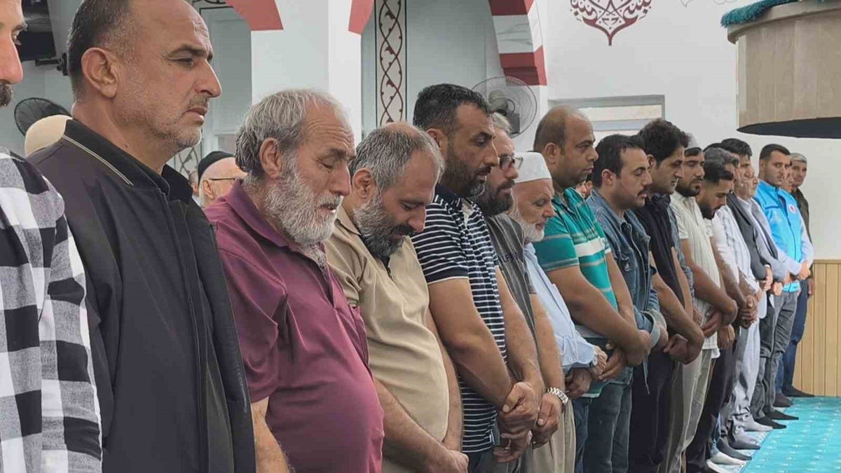 Hatay Reyhanlı\'da batan gemideki Demir kardeşler için gıyabi cenaze namazı kılındı