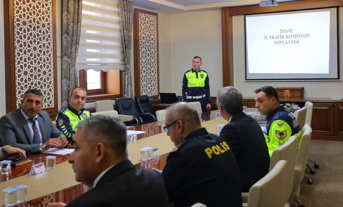 Bayburt\'ta trafik komisyonu Vali Eldivan başkanlığında toplanarak yeni kararlar aldı