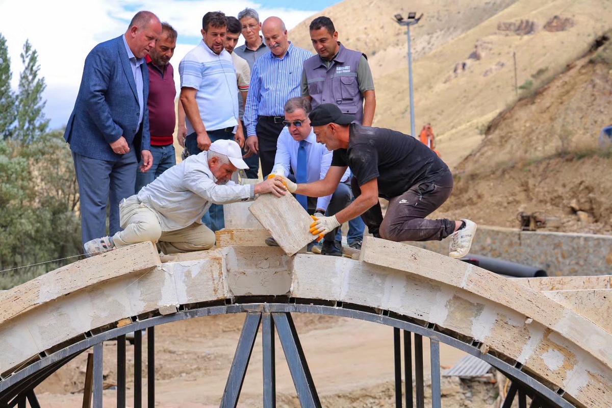 Bayburt Valisi Eldivan, Sırakayalar Şelalesi\'ndeki restoran alanını inceledi