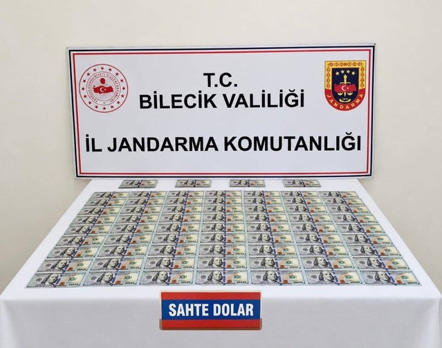 Bilecik'te şüphe üzerine durdurulan araçta 202 sahte Amerikan doları ele geçirildi