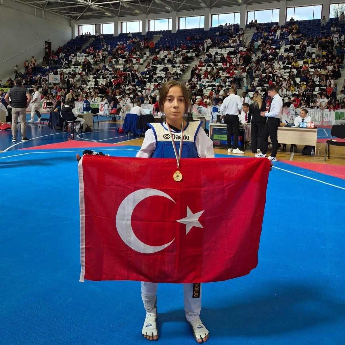 Tekvandocu Zeynep Acar, Dupnitsa Open\'da 495 sporcu arasından altın madalya kazandı.