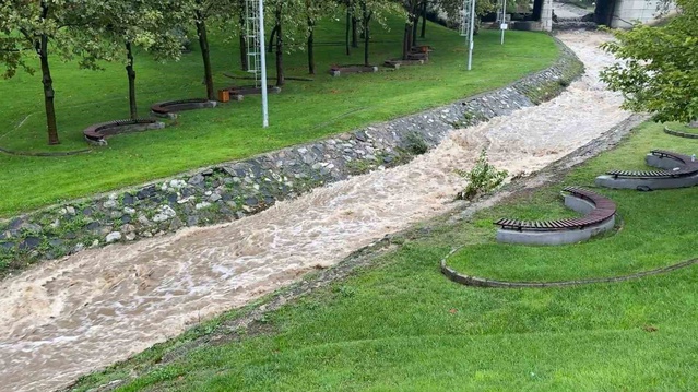 Bursa'da sağanak iki gündür etkili, Kaplıkaya Deresi'nde akış hızlandı