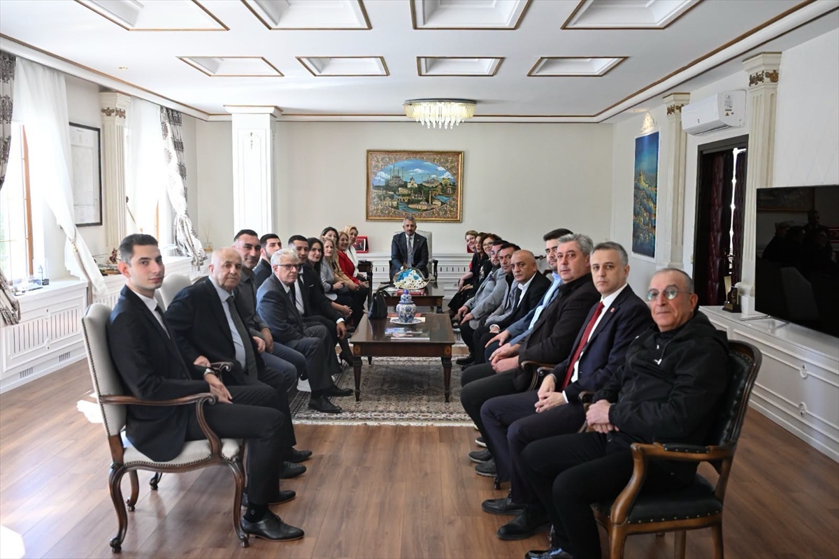 CHP Edirne İl Başkanı Becan ve yönetim kurulu, Vali Sezer\'i makamında ziyaret etti