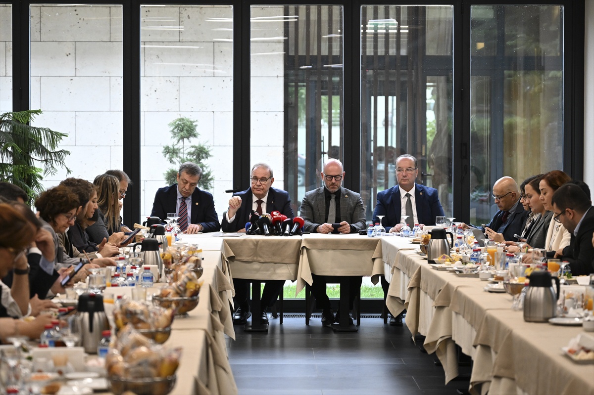 CHP\'li Öztrak, siyasi etik ve siyasetin finansmanı için Meclis\'te düzenleme istedi