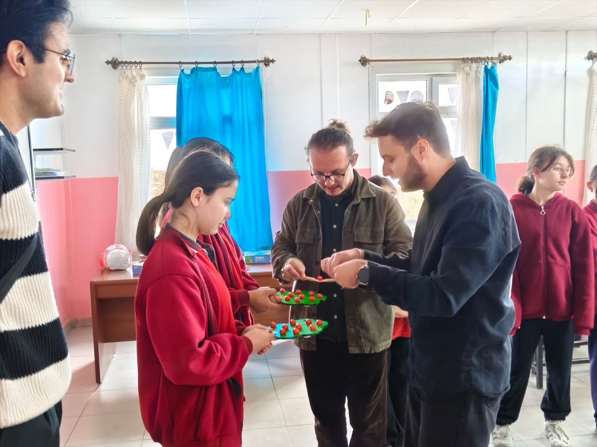 Çorum Alaca\'da Ceritler Ortaokulu öğrencileri TÜBİTAK 4009 bilim etkinliğinde buluştu