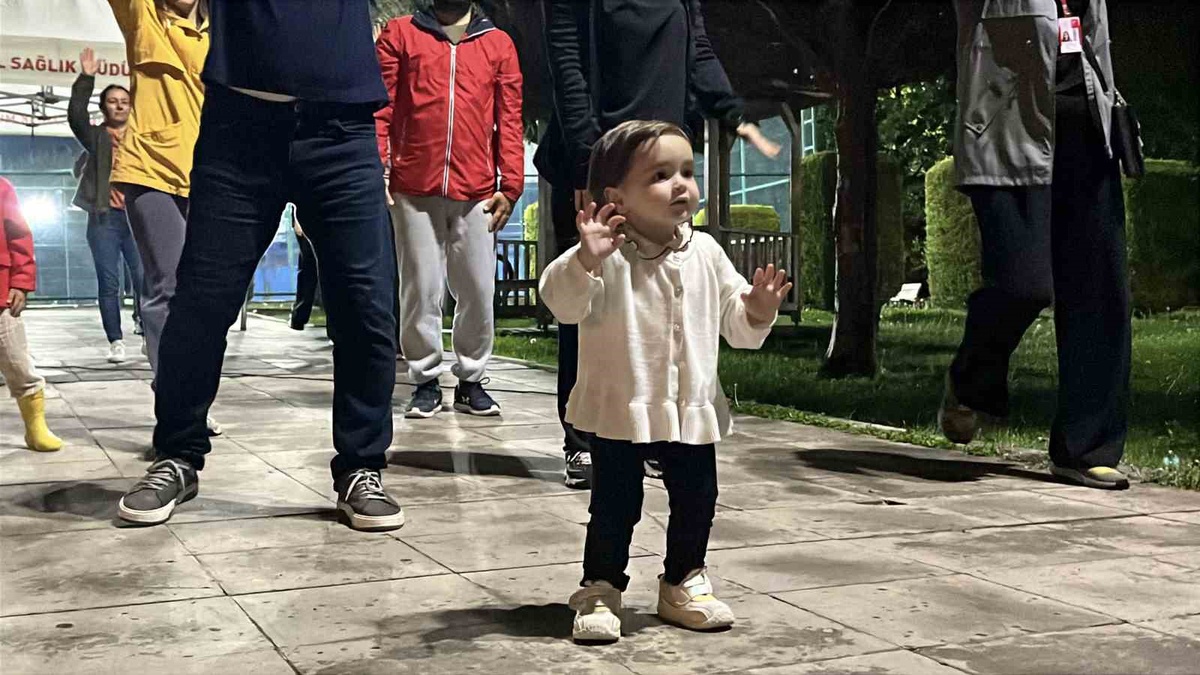 Çorum\'da \'Mahallemde Hareket Var\' etkinliğinde vatandaşlar 15 dakika egzersiz yaptı