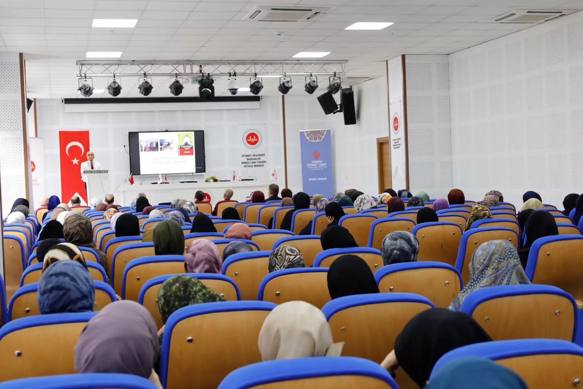 Denizli\'de din görevlilerinin genç nesle sorumluluğu konferansta vurgulandı